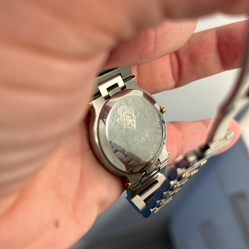 Gucci 9000M watch (silver & gold) UNISEX - Picture 4 of 5